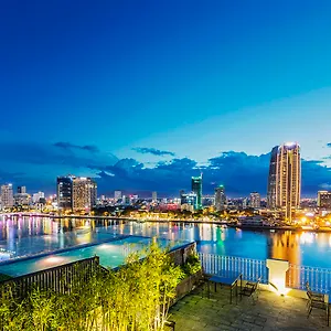 Отель Ibiza Riverfront Powered By Aston, Дананг